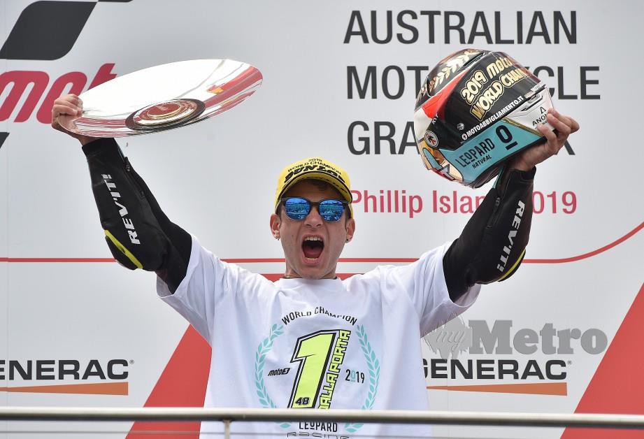 Lorenzo Dalla Porta dari Itali meraikan kemenangan perlumbaan Moto3 di Grand Prix Australia, hari ini. FOTO AFP