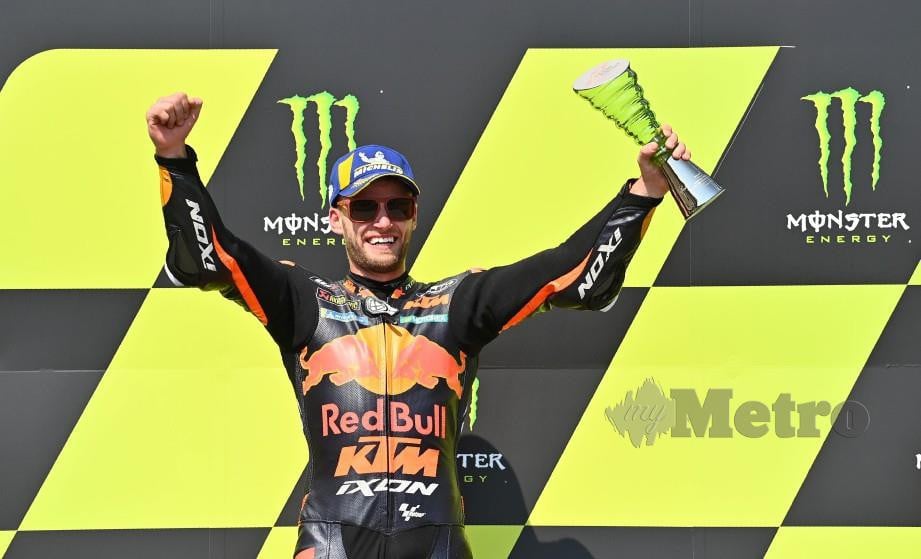 BINDER meraikan kejayaan selepas meraih kejuaraan sulung MotoGP. FOTO AFP
