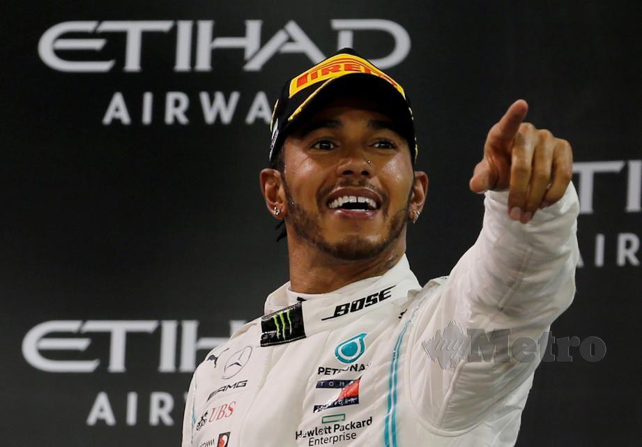Hamilton lakar kemenangan mutlak bersama Mercedes ketika perlumbaan Grand Prix Abu Dhabi semalam. FOTO Reuters