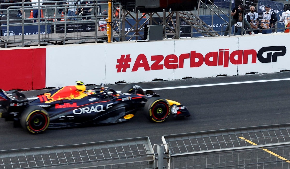 PEREZ melintasi garisan penamat untuk memenangi perlumbaan pecut GP Azerbaijan. FOTO Reuters