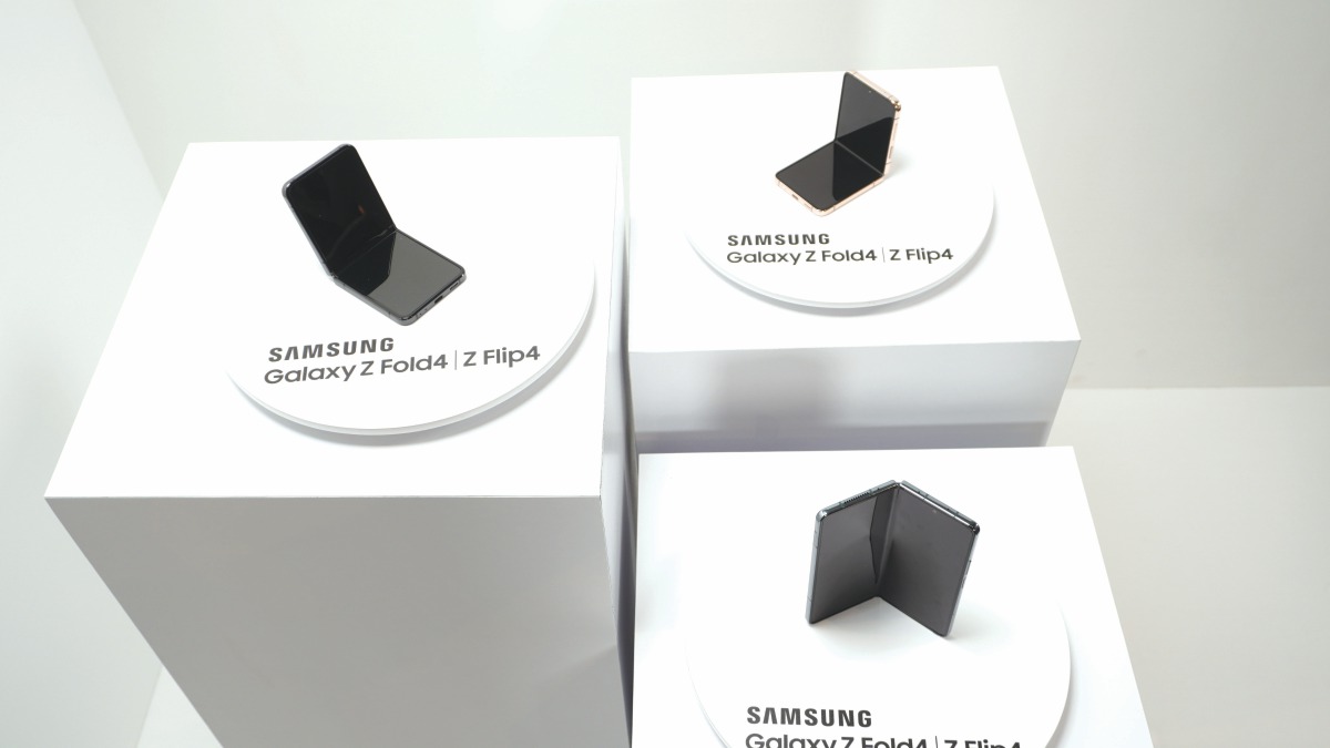SAMSUNG perkenal variasi baharu peranti skrin boleh lipat daripada Galaxy Z Flip4 dan Fold4.