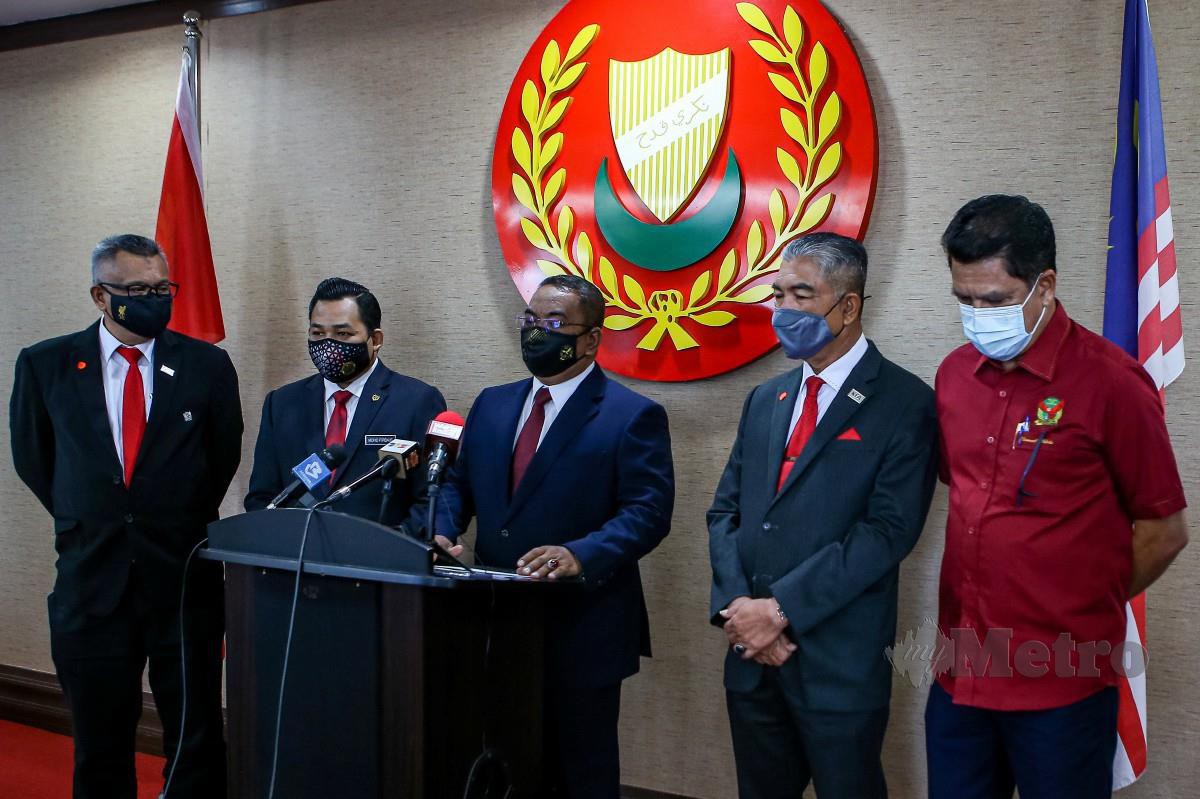 Muhammad Sanusi (tengah) ketika sidang media selepas Kongres KFA kali ke-46 di Wisma Darul Aman. FOTO Luqman Hakim Zubir