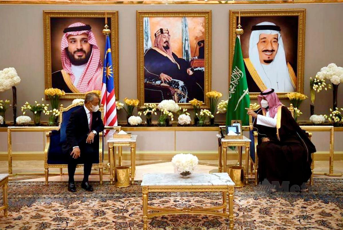 PERDANA Menteri Tan Sri Muhyiddin Yassin pada pertemuan dengan Putera Mahkota Arab Saudi, Putera Mohammed Salman Abdulaziz Al-Saud. FOTO IHSAN PMO