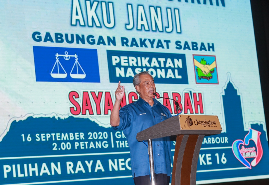PERDANA Menteri, Tan Sri Muhyiddin Yassin menyampaikan ucapan pada pelancaran ‘Aku Janji’ GRS, hari ini. FOTO ASWADI ALIAS.