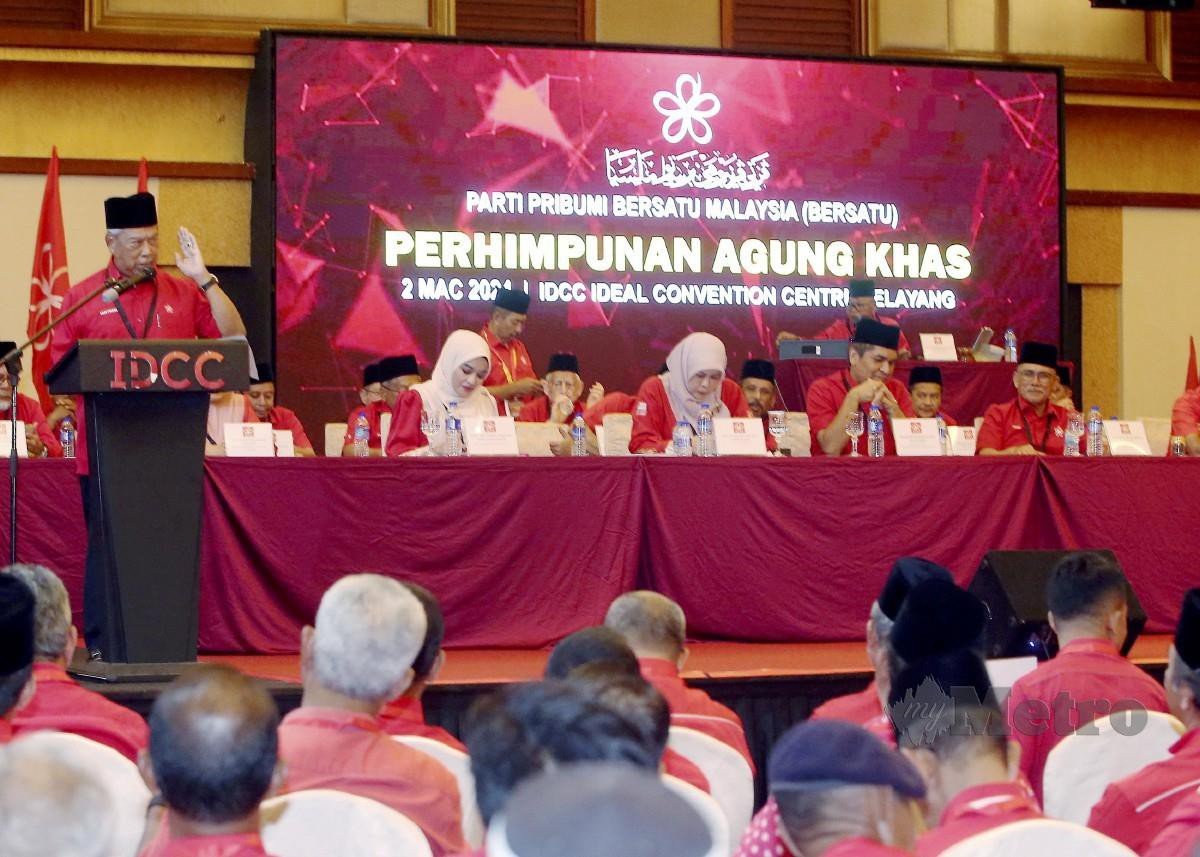PRESIDEN Bersatu, Tan Sri Muhyiddin Yassin berucap ketika Perhimpunan Agung Khas di Pusat Konvensyen Ideal (IDCC) Selayang. FOTO Hairul Anuar Rahim