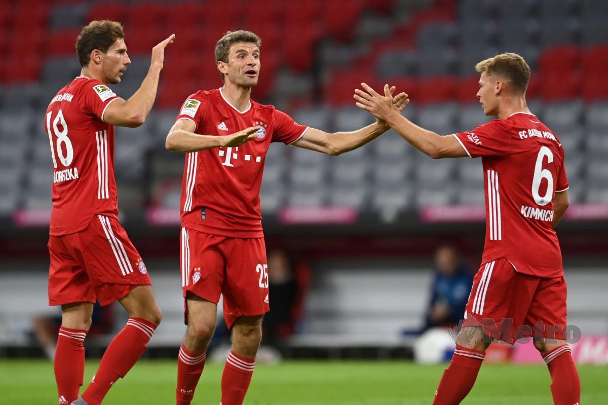 Thomas Mueller (tengah) bantu Bayern Munich catat keputusan positif. FOTO AFP