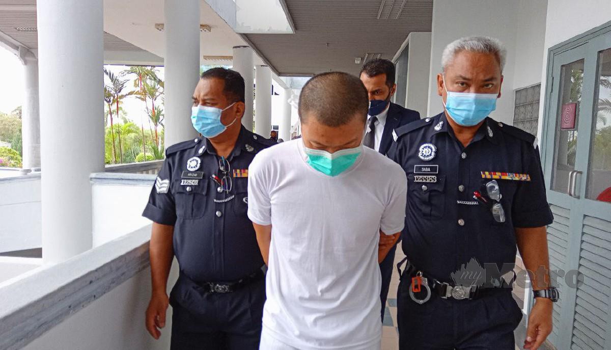 CHEE Kang dijatuhi hukuman penjara 12 tahun dan didenda RM20,000 selepas mengaku bersalah terhadap empat pertuduhan melakukan khianat menggunakan api tahun lalu. FOTO Meor Riduwan Meor Ahmad
