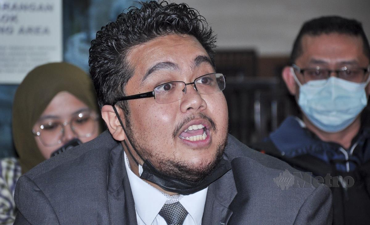 Peguam, Mohammad Izwan Azmi ketika Sidang Media isu bitcoin berkait dengan Datuk Seri Vida.