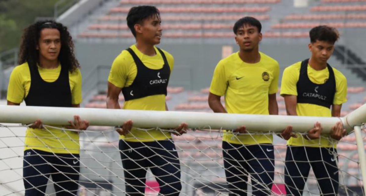 MUKHAIRI Ajmal (dua dari kanan) berkata semua pemain ada tanggungjawab masing-masing. FOTO Ihsan Persatuan Bolasepak Malaysia