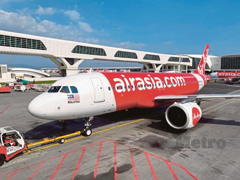 PESAWAT Air Asia membawa rakyat Malaysia dari India.