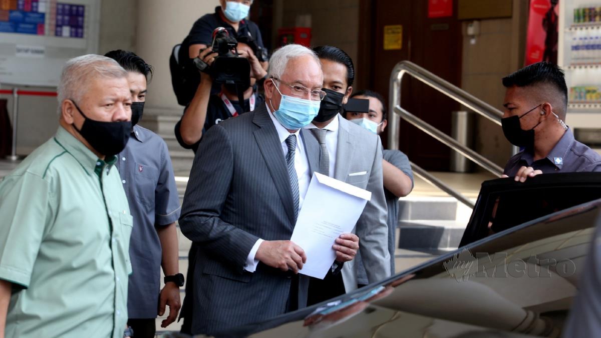 NAJIB meninggalkan mahkamah selepas perbicaraan kes berhubung dana 1MDB di Mahkamah Tinggi Kuala Lumpur, hari ini. FOTO HAIRUL ANUAR RAHIM