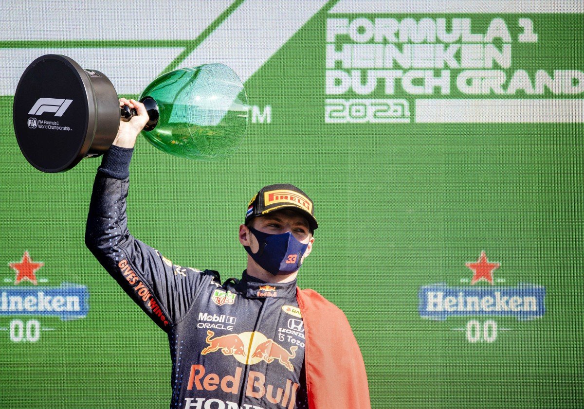 Max Verstappen (Red Bull Racing) meraikan kejayaan memenangi Grand Prix Belanda di Zandvoort. FOTO EPA