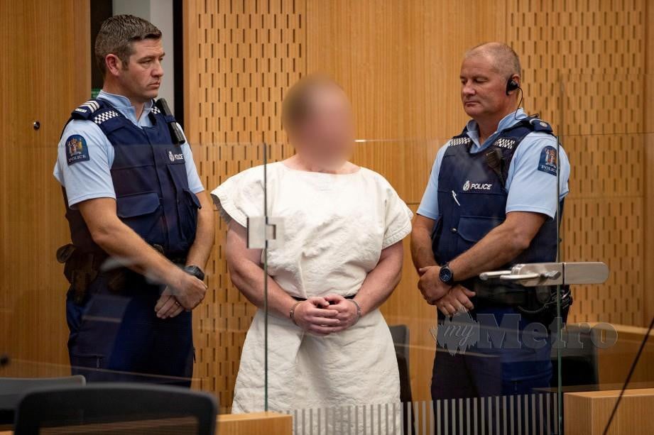 TARRANT berdepan 51 tuduhan membunuh dan 40 cubaan membunuh dalam serangan 15 Mac lalu di bandar South Island. FOTO Reuters