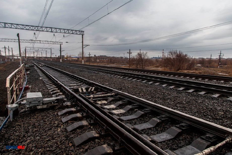 KAWASAN tragedi mayat remaja perempuan berkecai di landasan keretapi di Orsk, Orenburg. -Foto Agensi