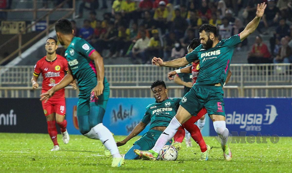 CHENG Hoe akui pemain Selangor menunjukkan peningkatan. FOTO AZRUL EDHAM
