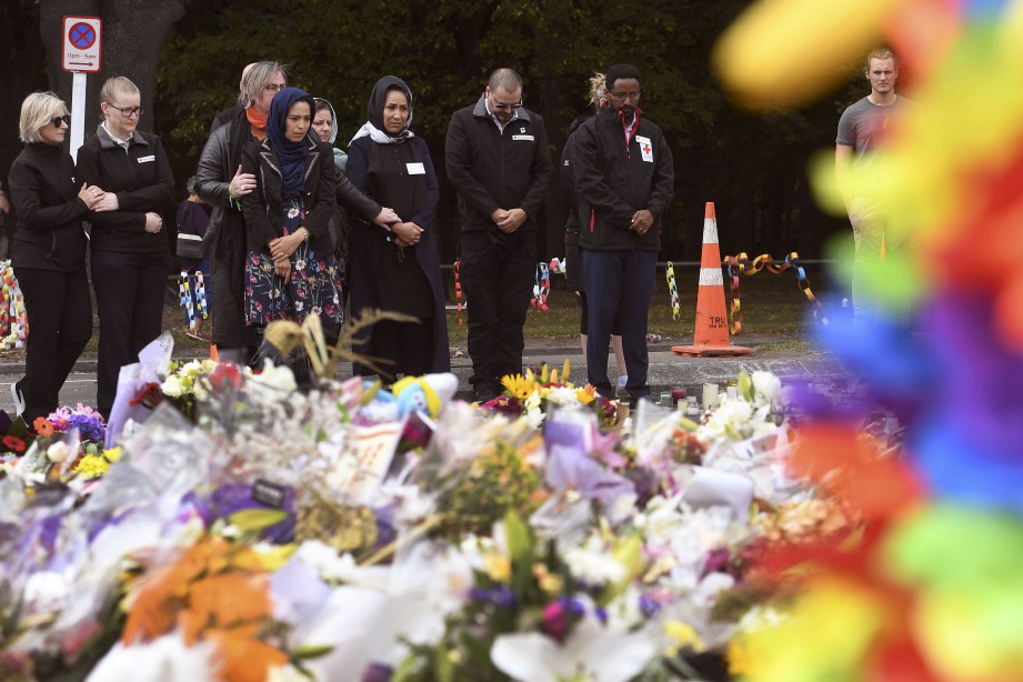 JACINDA Ardern mengumumkan larangan penjualan senapang Rifle dan separa automatik berkuat kuasa hari ini, berikutan tragedi tembakan dua masjid di Christchurch. FOTO AFP