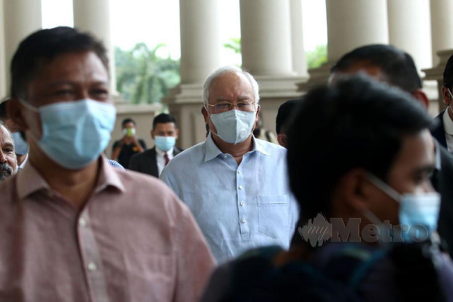  Najib hadir di Kompleks Mahkamah Kuala Lumpur untuk membayar ikat jamin. FOTO Eizairi Shamsudin