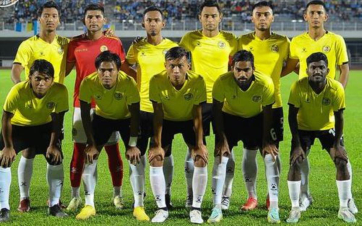 SKUAD NSFC yang beraksi pada perlawanan persahabatan menentang Perak FC di Stadium Tuanku Abdul Rahman, Paroi, Rabu lalu. FOTO Ihsan NSFC