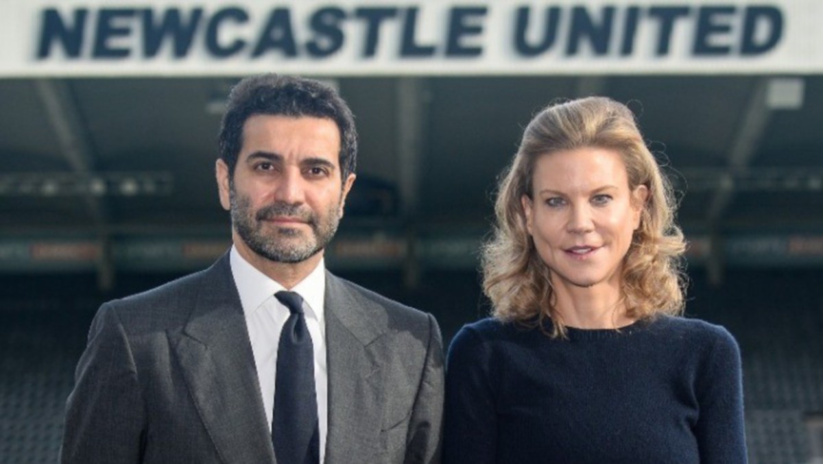 AMANDA (kanan) bersama suaminya Merhdad. FOTO Ihsan Twitter Newcastle United FC