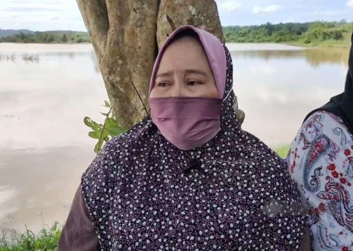 Noor Aini tidak menyangka menantunya ditemui lemas di kawasan banjir berhampiran Kampung Seluang. FOTO ZULIATY ZULKIFFLI