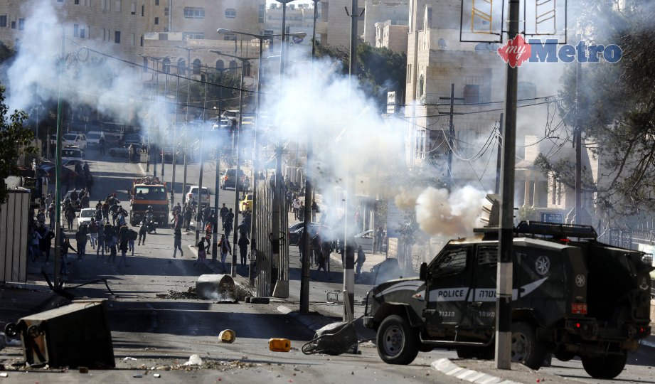 PERTEMPURAN antara rakyat Palestin dan askar Israel di Baitulaham. FOTO EPA-EFE