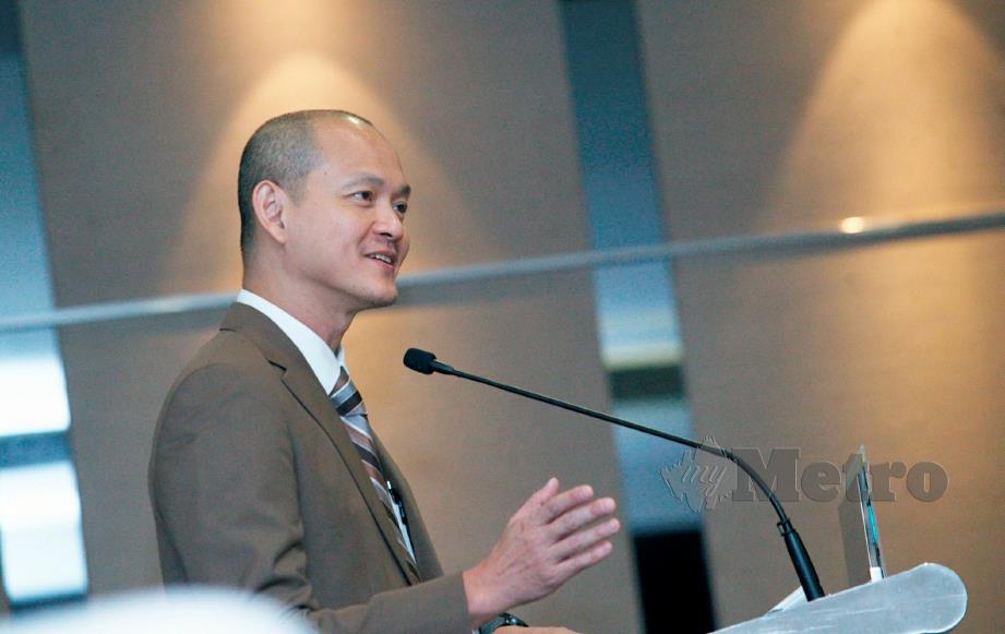 DR Ong ketika menyampaikan ucaptama di forum awam bertajuk The Next Four Years: What Now for Malaysia?.