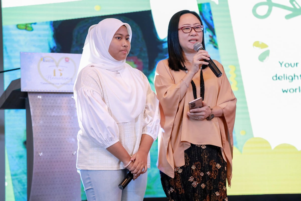 DR Sofea Nur Ain (kanan) bersama Putri Nur Balqis.