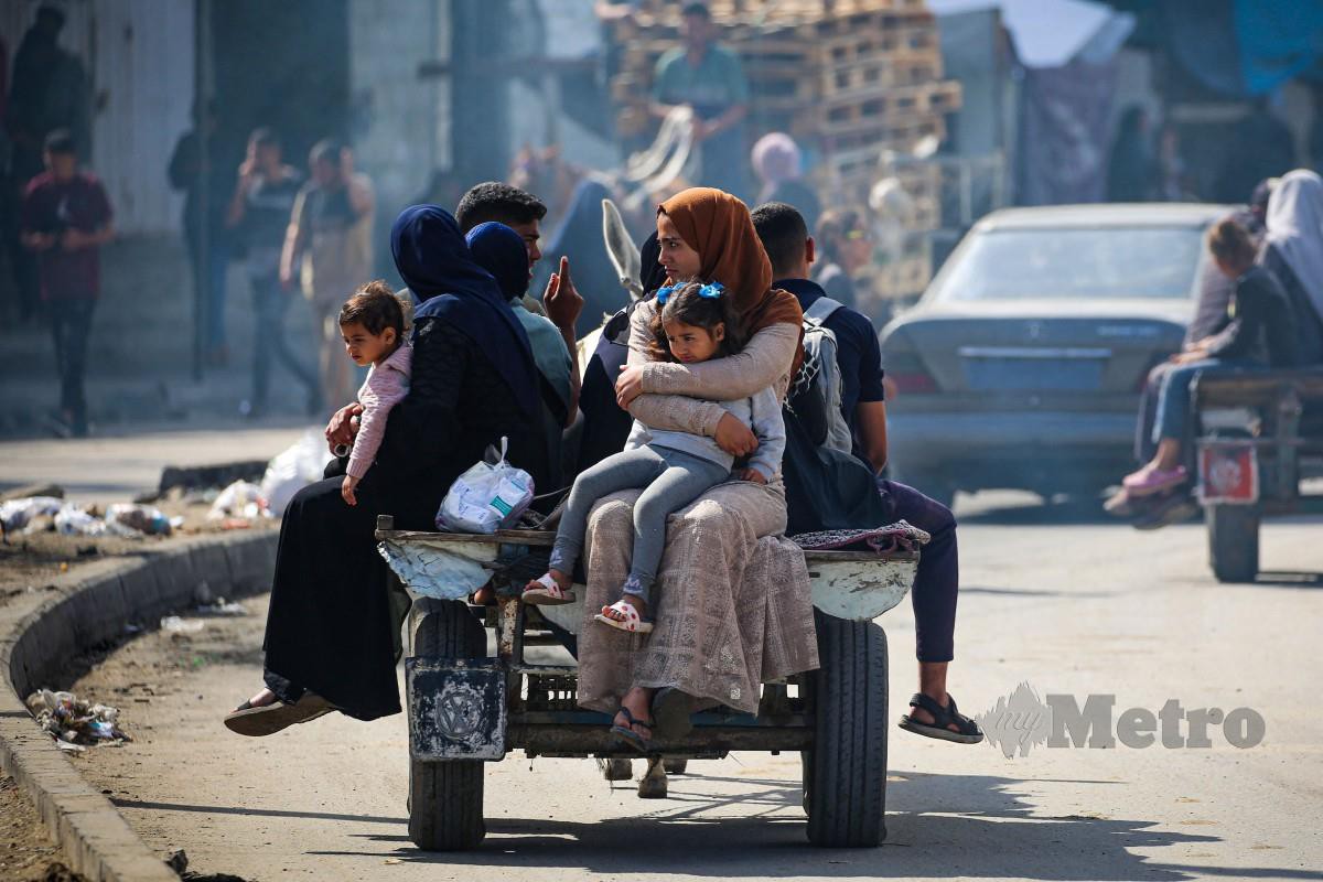 PENDUDUK Palestin berlindung di Rafah berikutan perang berlarutan sejak Oktober lalu. FOTO AFP