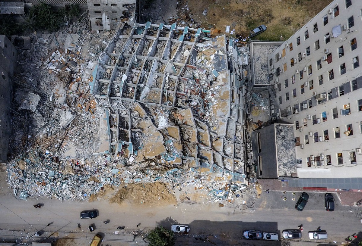 PEMANDANGAN udara menunjukkan Menara Jala yang musnah akibat serangan rejim zionis Israel. FOTO AFP 