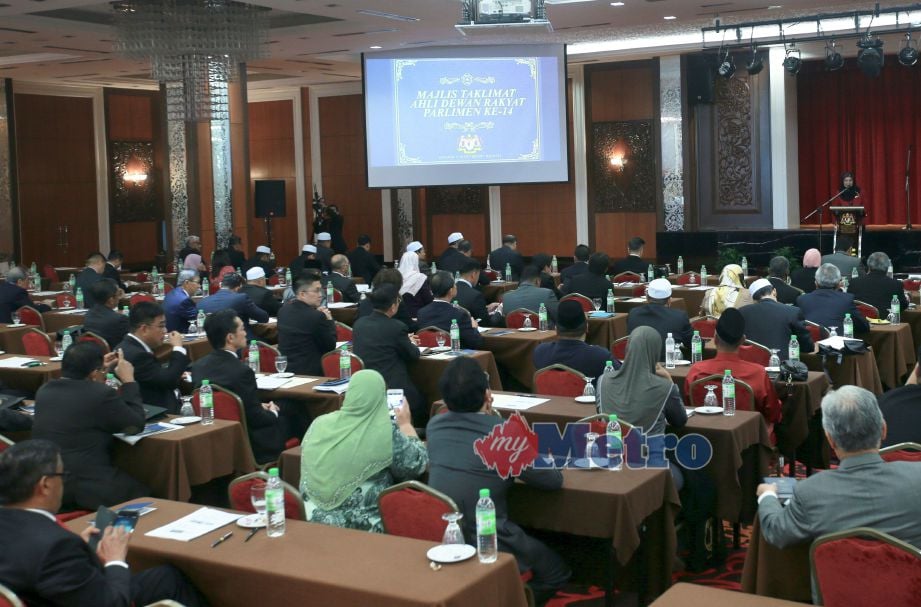AHLI parlimen yang baru dilantik ketika mendengar sesi Majlis Taklimat Ahli-ahli Dewan Rakyat Parlimen ke-14 di Bangunan Parlimen. Foto NSTP/ SAIRIEN NAFIS