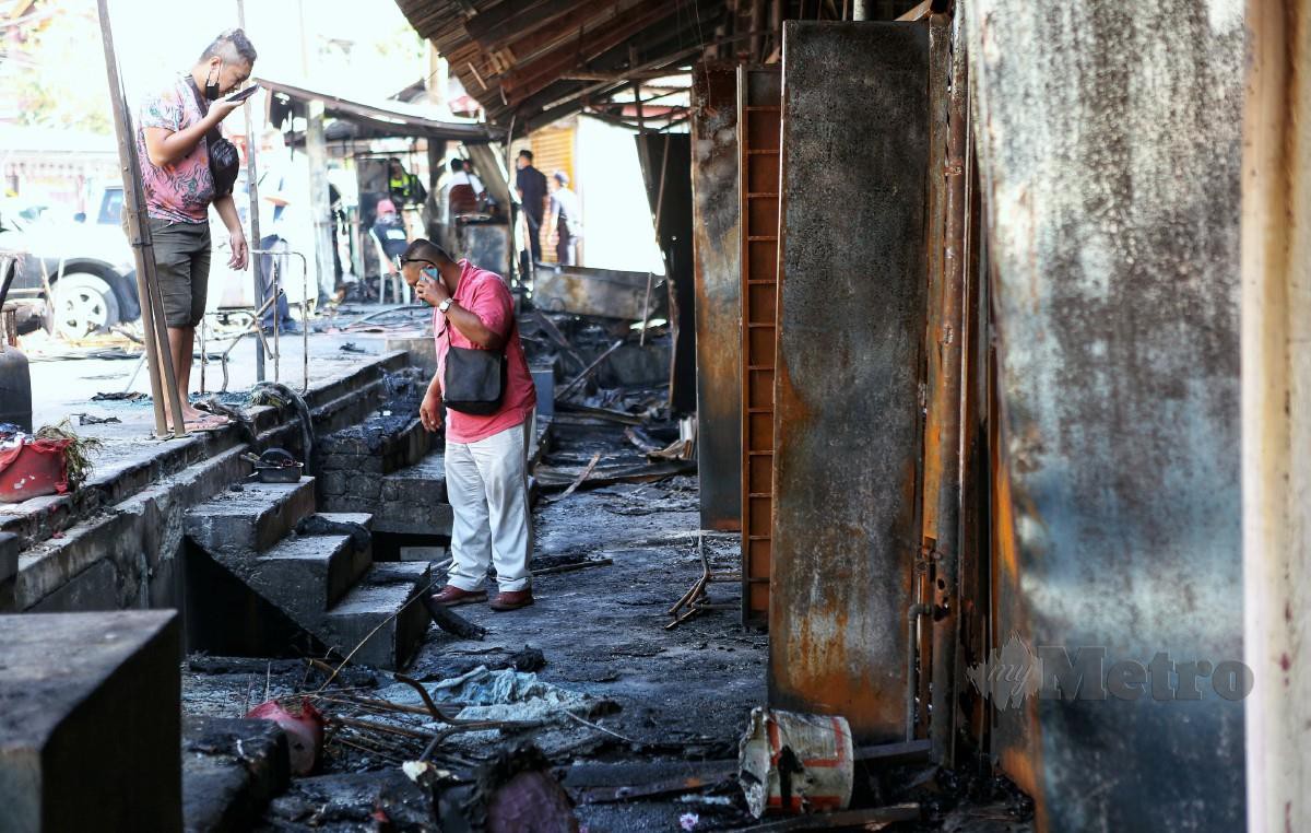 Keadaan di kawasan sekitar Pasar Datuk Keramat yang hangus terbakar pada petang semalam. Foto Hazreen Mohamad 