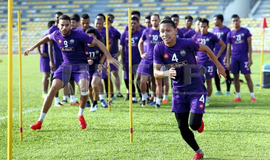PASUKAN Perak menjalani latihan di Stadium Perak menjelang perlawanan akhir Piala Malaysia 2018 menentang Terengganu di Stadium Shah Alam sabtu ini. FOTO Abdullah Yusof