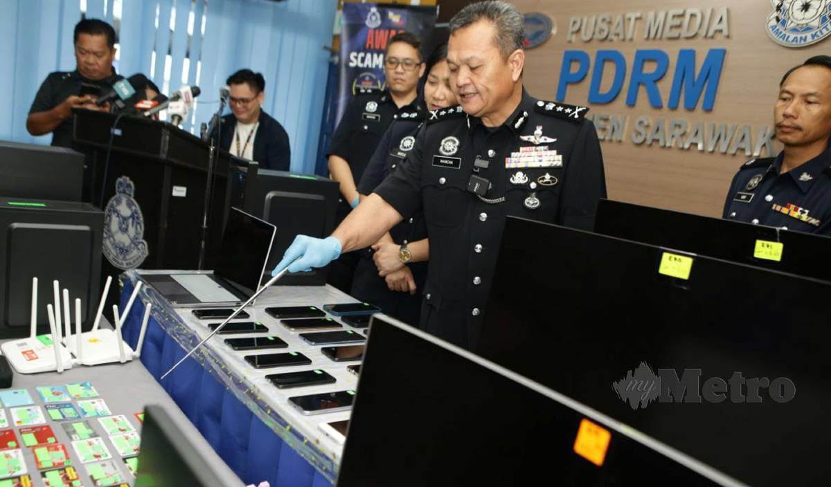 MANCHA Ata pada sidang media di Ibu Pejabat Polis Kontinjen (IPK) Sarawak. FOTO Nadim Bokhari