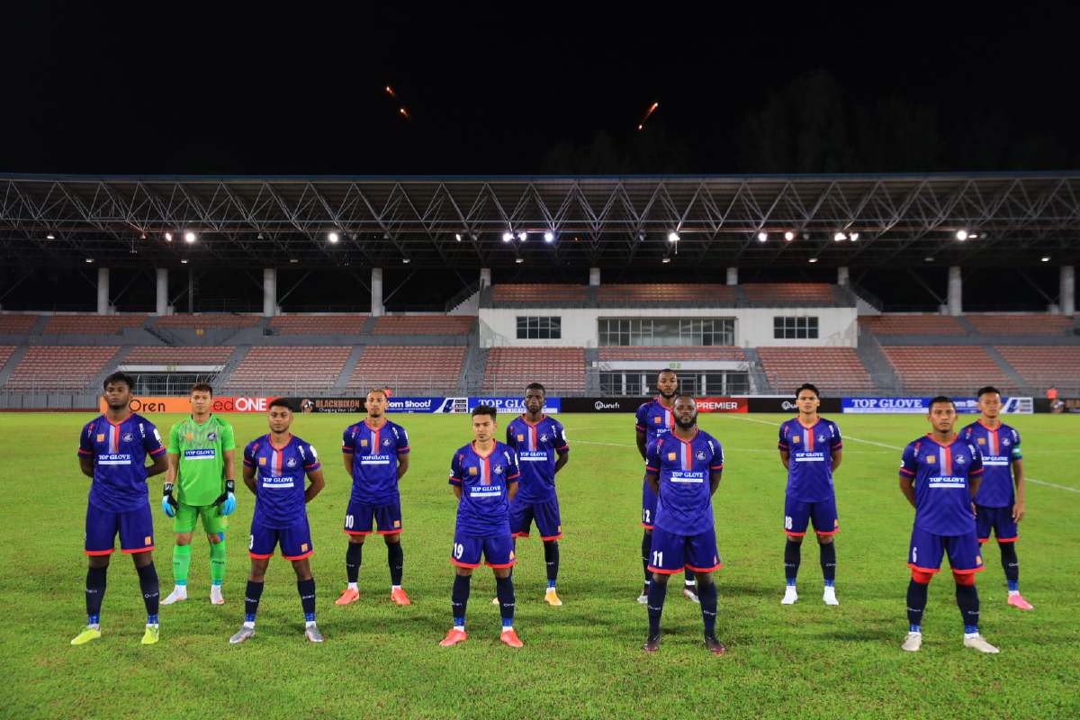 Barisan pemain PDRM FC. FOTO PDRM FC