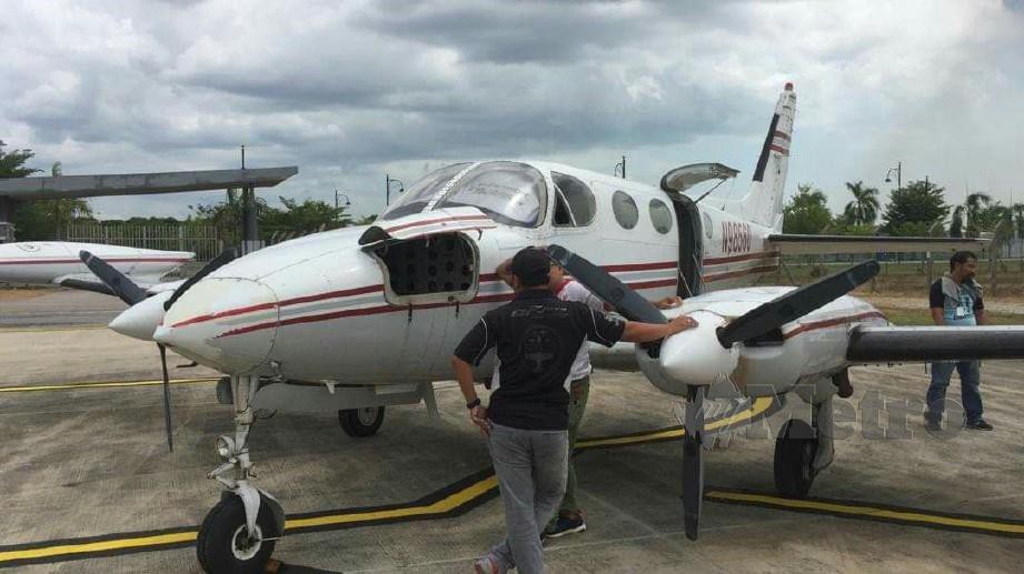 Pesawat ringan jenis Cessna 340 A akan digunakan bagi Operasi Pembenihan Awan di Melaka. Foto Amir Mamat 
