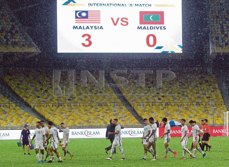 KEJAYAAN menewaskan Maldives 3-0 pada perlawanan persahabatan antarabangsa di SNBJ, malam tadi, harus menambah semangat skuad Harimau Malaya menghadapi aksi Piala AFF, bermula Khamis ini. FOTO Saddam Yusoff.