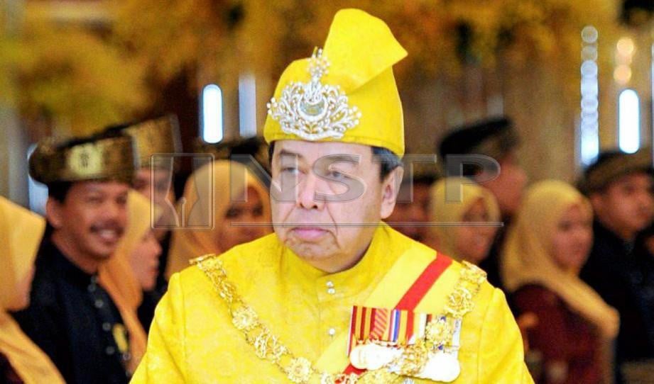 KUALA LUMPUR, 11 Apr -- (GAMBAR FAIL) Sultan Selangor, Sultan Sharafuddin Idris Shah berangkat sempena Istiadat Pertabalan Tuanku Abdul Halim Mu'adzam Shah sebagai Yang di-Pertuan Agong Ke-14 di Balairong Seri, Istana Negara, Jalan Duta di sini, hari ini. --fotoBERNAMA (2012) HAKCIPTA TERPELIHARA
