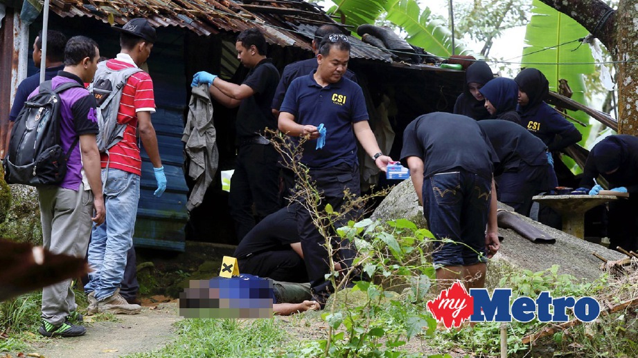 POLIS forensik memeriksa mayat warga Nepal yang ditemui mati dengan beberapa kesan tikam, semalam. FOTO Mikail Ong