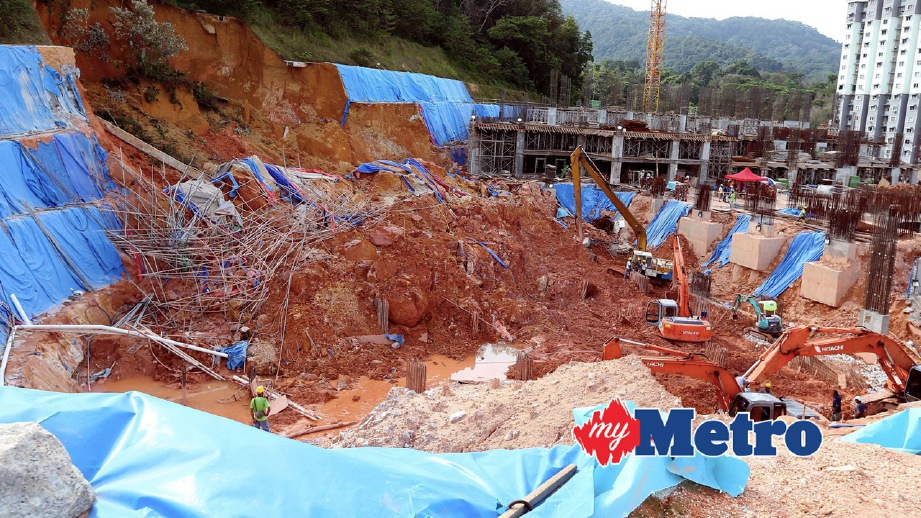 LOKASI kejadian tanah runtuh di tapak pembinaan Lembah Permai, Tanjung Bungah. FOTO Mikail Ong