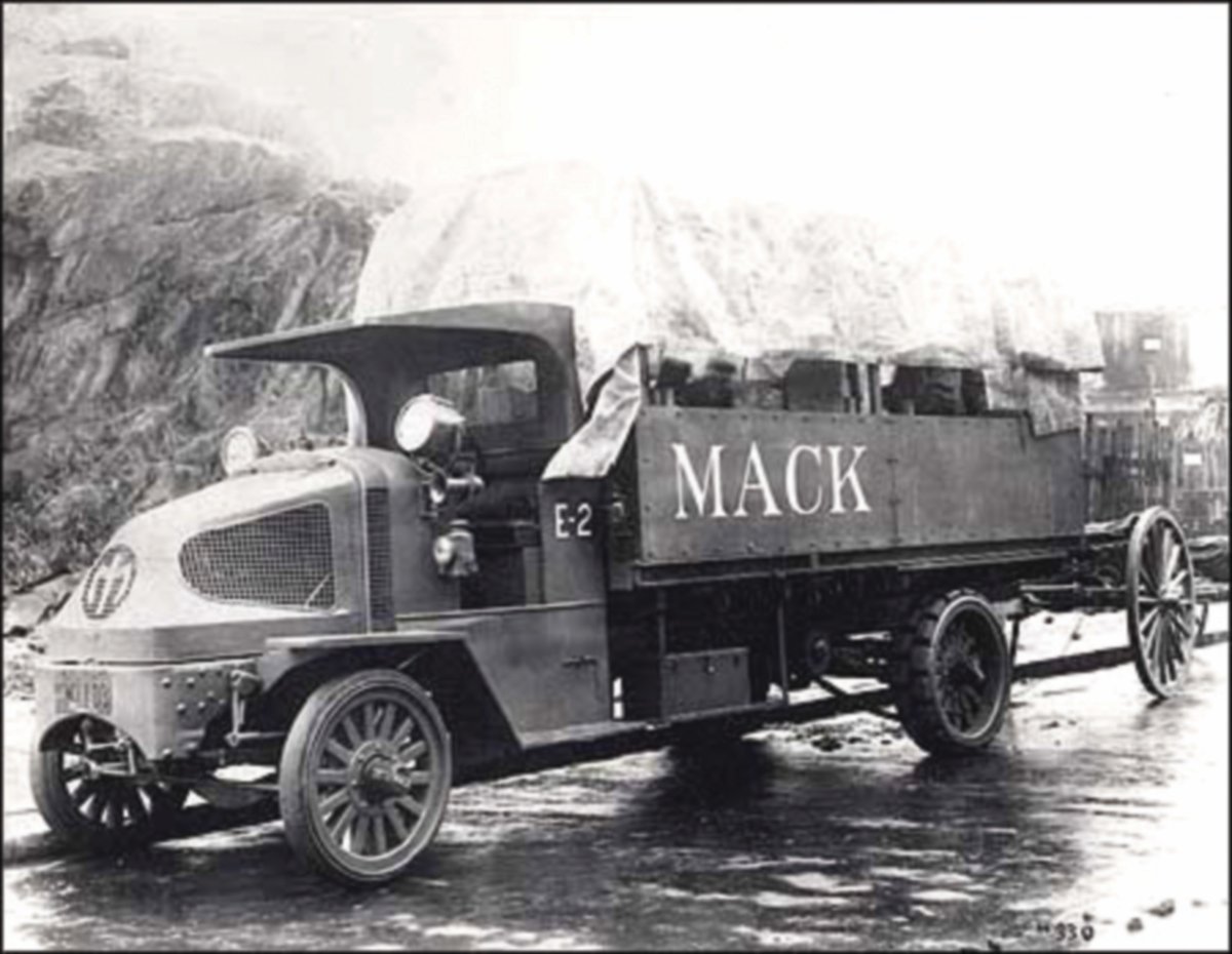 ANTARA model terawal Trak Mack yang diperkenalkan oleh Syarikat Mack Brothers.