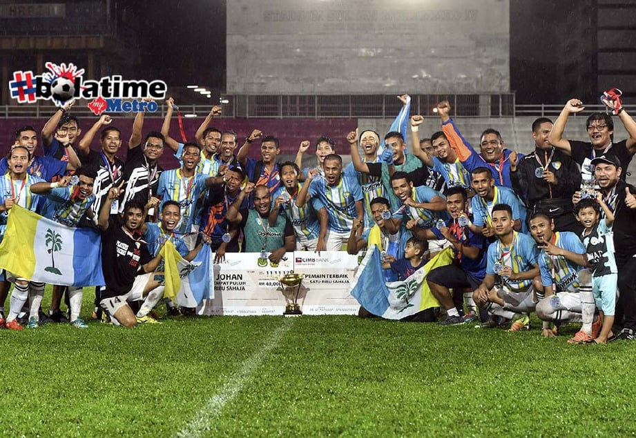 PULAU Pinang menjulang Piala Emas Raja-Raja 2017 selepas menewaskan Kelantan pada perlawanan akhir di Stadium Sultan Muhammad Ke-IV. FOTO/BERNAMA