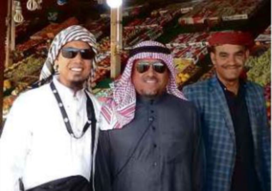 AFIROL (kiri) bersama Zahazan (tengah) ketika melawat Taif.