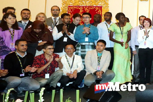 ANTARA peserta Pidato Antarabangsa Bahasa Melayu Piala Perdana Menteri. FOTO Mohd Fadli Hamzah 