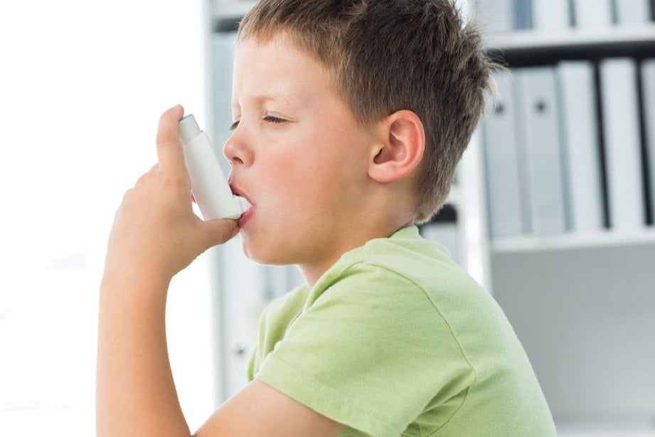 KANAK-kanak asma antara kumpulan berisiko tinggi jangkitan paru-paru.