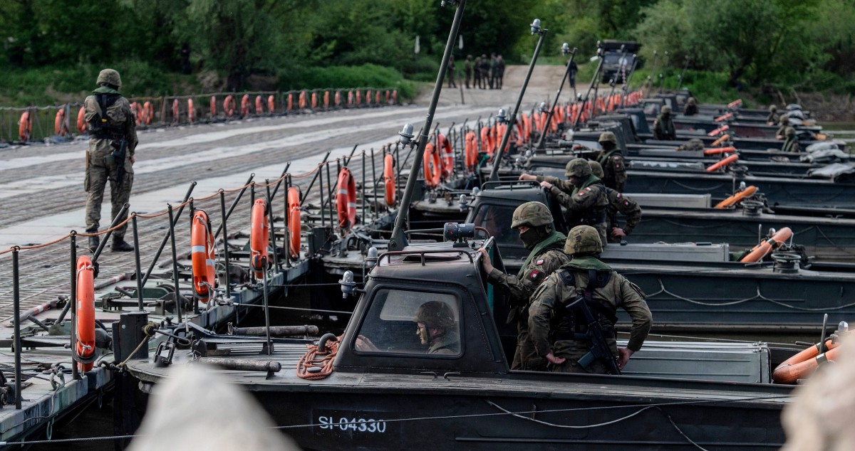 Latihan ketenteraan babitkan pasukan tentera di seluruh Eropah. FOTO EPA