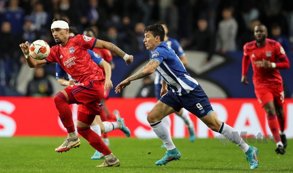 PAQUETA (kiri) menjaringkan gol kemenangan Lyon ketika berdepan Porto. FOTO EPA