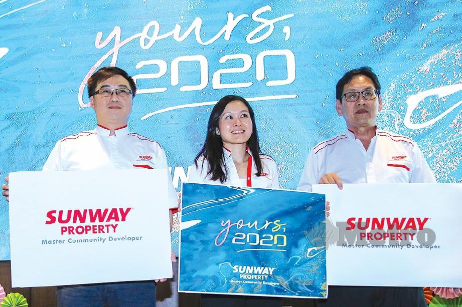 SARENA (tengah) ketika taklimat media dan perkembangan Sunway Property 2020 di Petaling Jaya.
