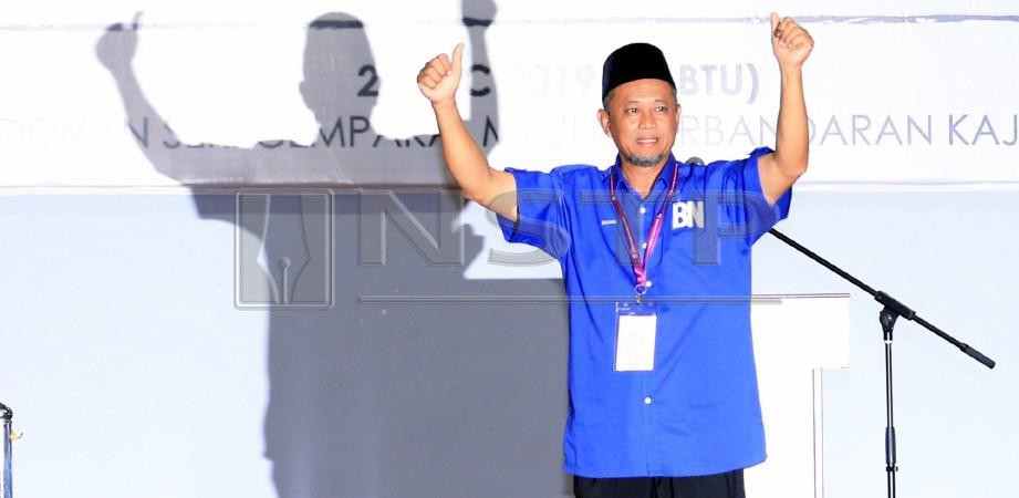 Zakaria ketika diumumkan pemenang kerusi Ahli Dewan Undangan Negeri Semenyih di pusat penjumlahan undi PRK N24 Semenyih di Dewan Seri Cempaka, Kajang. FOTO Mohd Yusni Ariffin