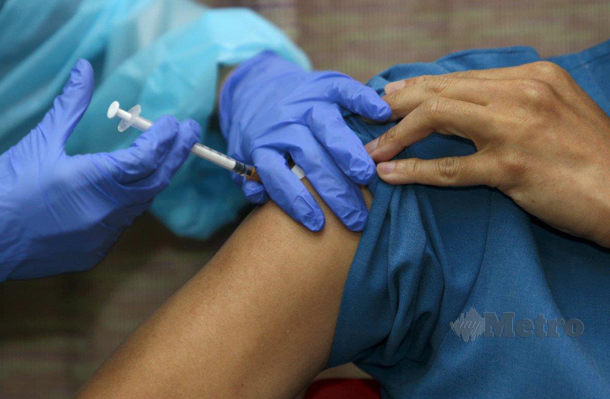  Seramai 439,286 individu dalam kumpulan fasa pertama Program Imunisasi Covid-19 Kebangsaan sudah melengkapkan dua dos suntikan vaksin mereka sehingga semalam. FOTO NSTP