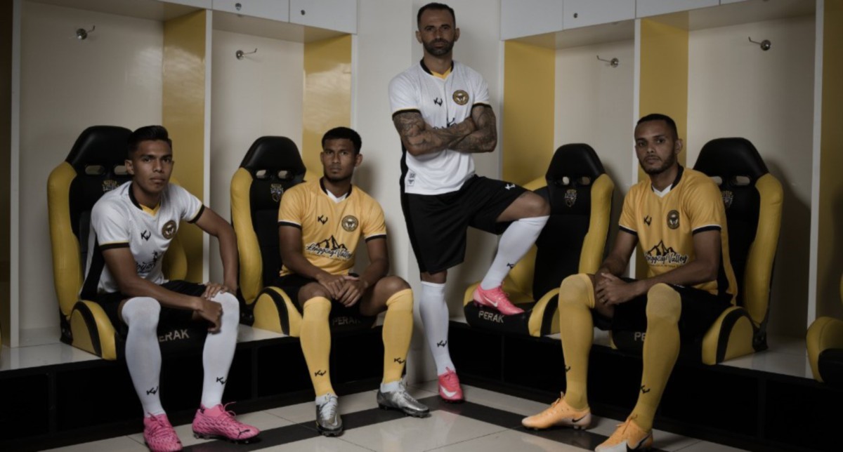 BERKONSEPKAN warna keramat bendera Perak kuning hitam untuk aksi di gelanggang sendiri, manakala warna putih hitam dipilih bagi perlawanan tempat lawan. FOTO Ihsan Perak FC